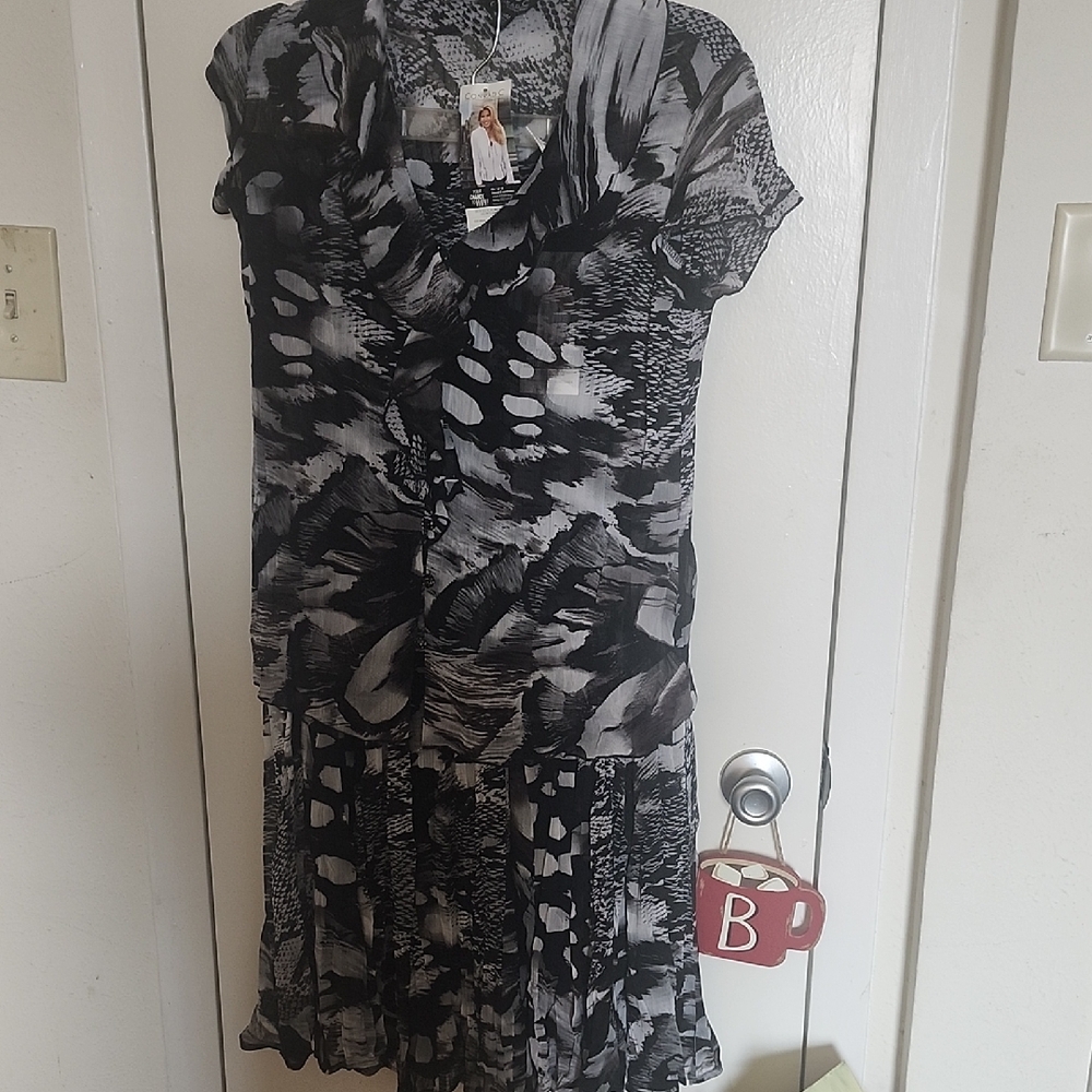 Chic Black and White Women's Skirt Set